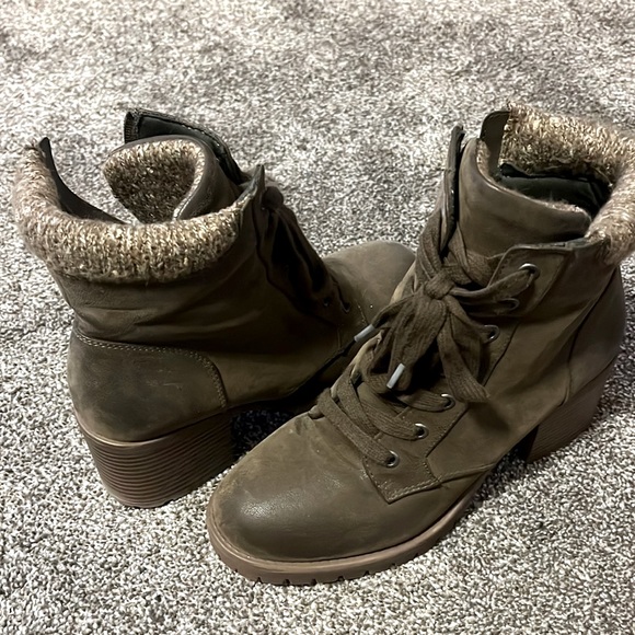 Boots - Picture 1 of 6